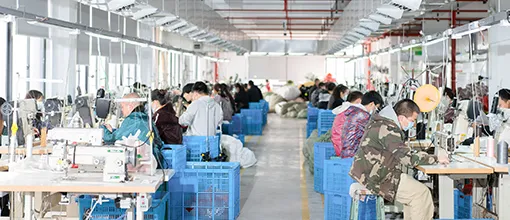 ¡Damos una calurosa bienvenida a los clientes extranjeros que vienen de lejos para visitar nuestra empresa para negociar negocios y cooperar con nuestra empresa!